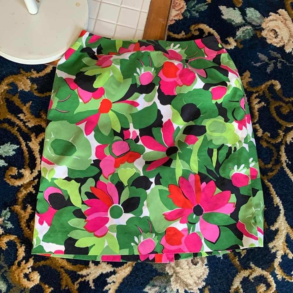 Talbots petites stretch silk blend a line skirt . Worn about 6x . Great shape